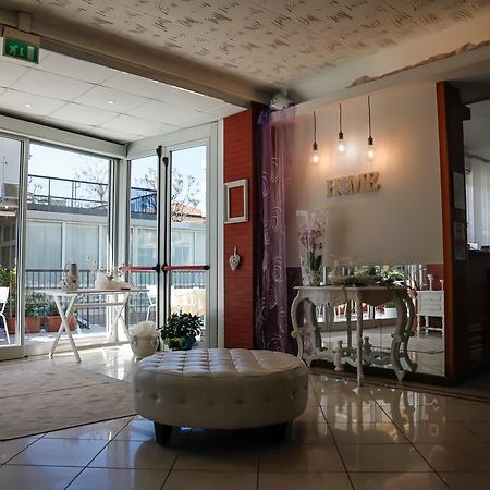 Hotel Venus Римини Екстериор снимка