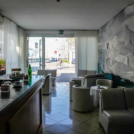 Hotel Venus Римини Екстериор снимка