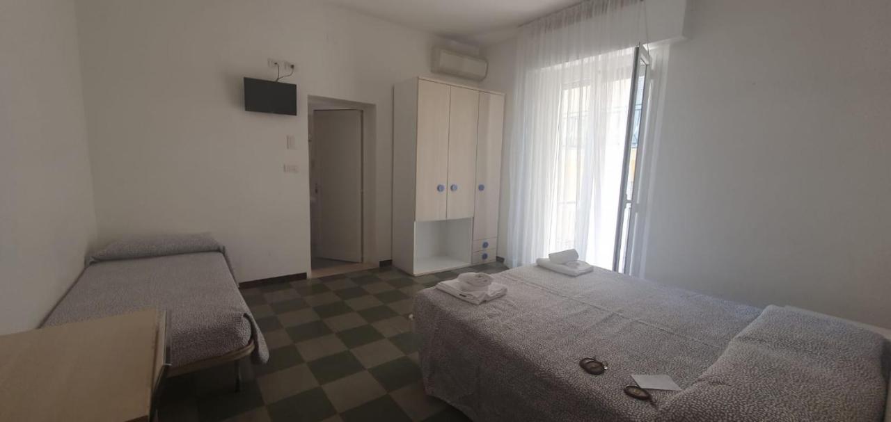 Hotel Venus Римини Екстериор снимка