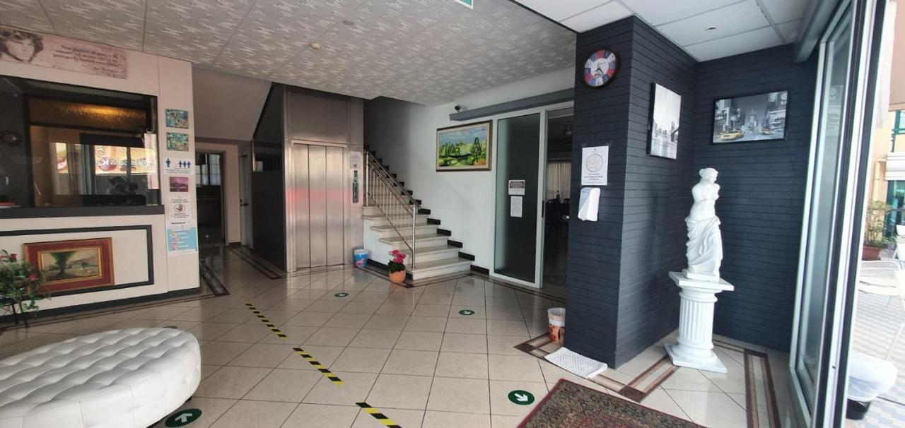 Hotel Venus Римини Екстериор снимка