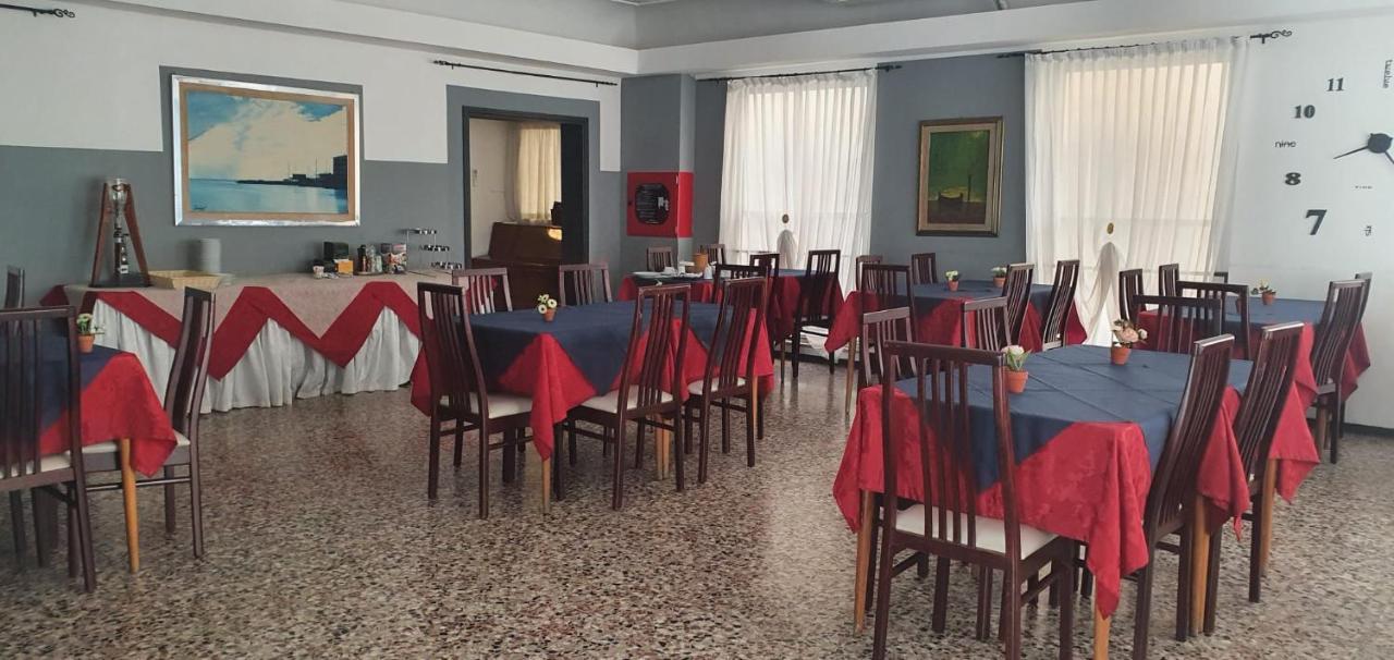 Hotel Venus Римини Екстериор снимка