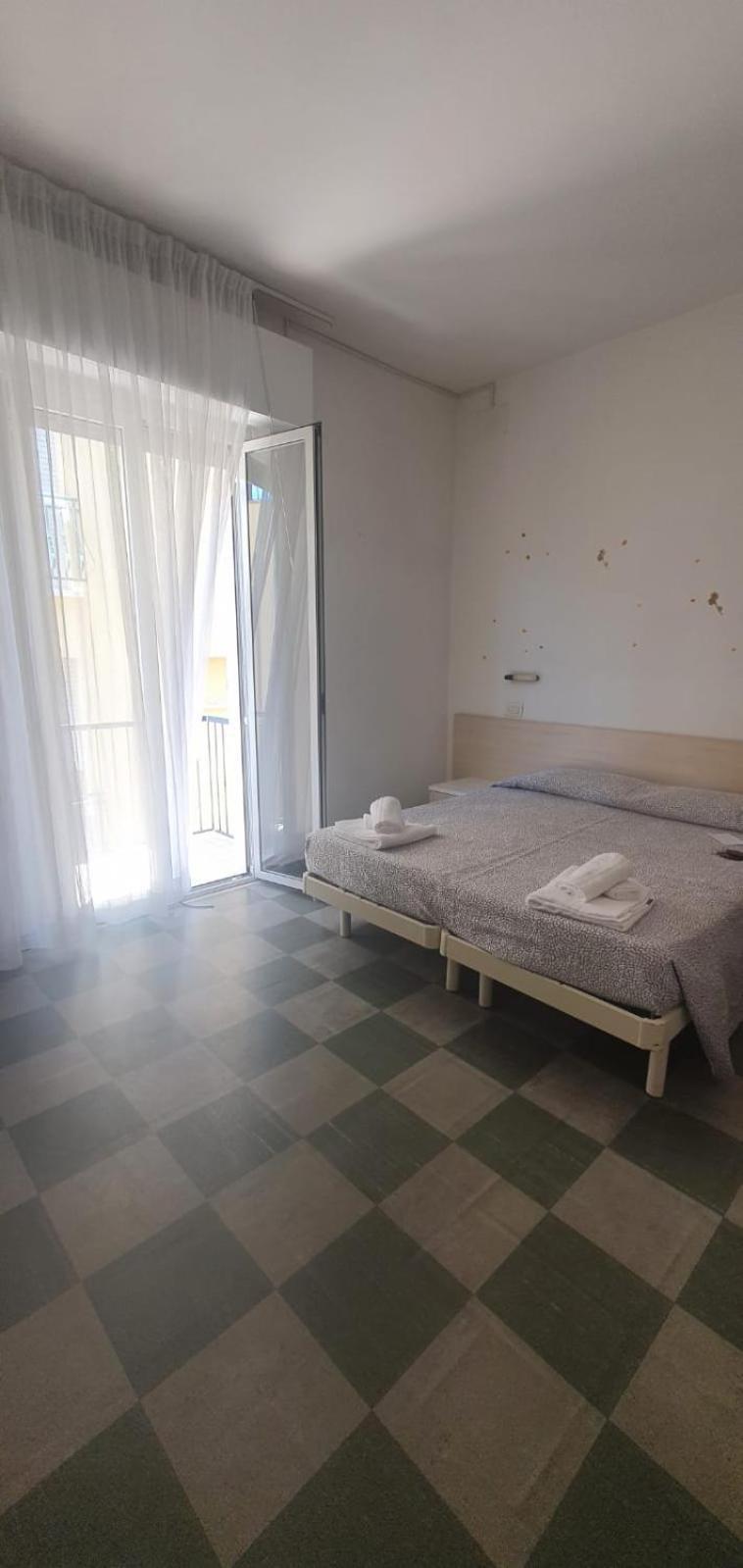 Hotel Venus Римини Екстериор снимка