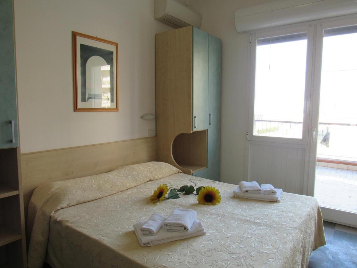Hotel Venus Римини Екстериор снимка