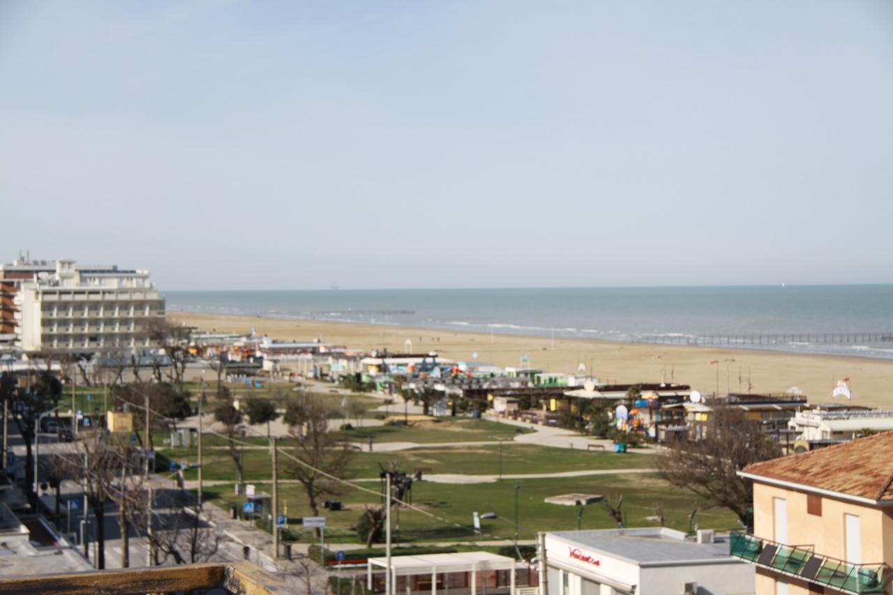 Hotel Venus Римини Екстериор снимка