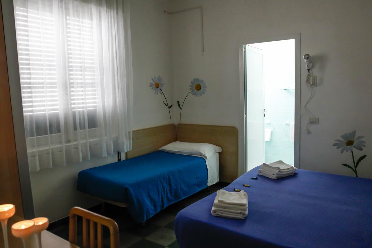 Hotel Venus Римини Екстериор снимка