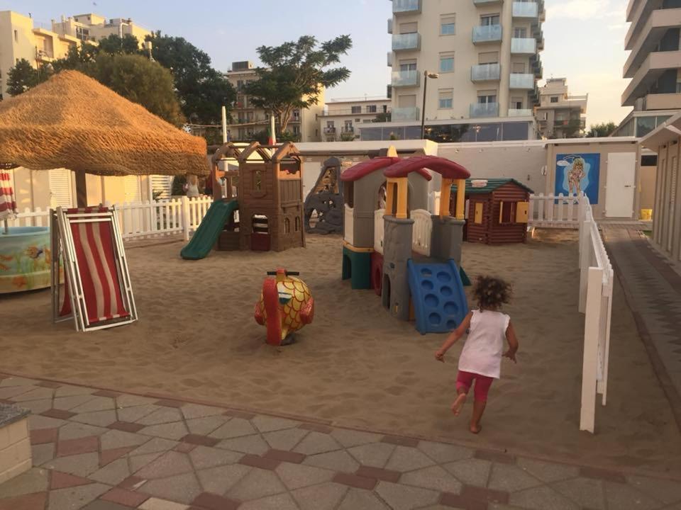 Hotel Venus Римини Екстериор снимка