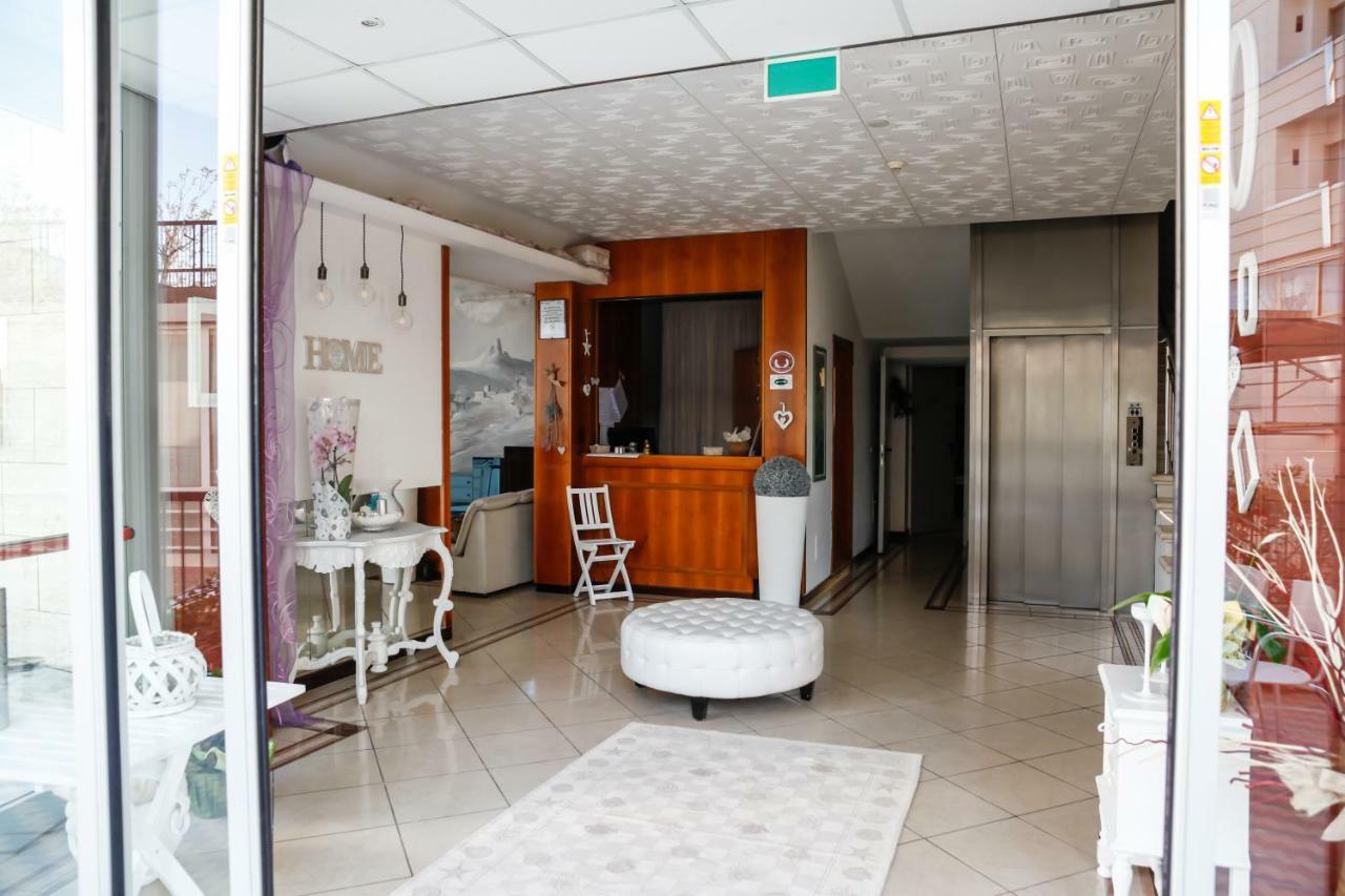 Hotel Venus Римини Екстериор снимка
